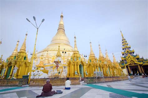 Ogromny i Misterny Pagoda Białego Konia w Zhengzhou - odkryj jej tajemnice!