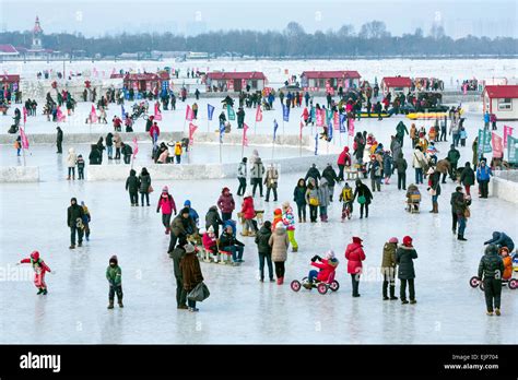 Songhua River - Miejsce spotkań i rozrywki dla całej rodziny!