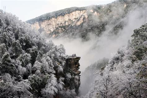 Lushan Mountain – Zapierający dech w piersiach krajobraz i historyczne skarby!