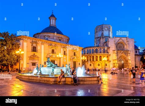  Plaza de la Virgen, magiczna przestrzeń w sercu Valencii!